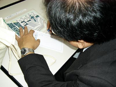 [�����q���_��2004�N9��]