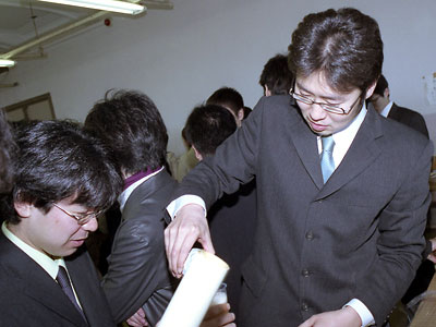 [2004�N�x���Ǝ��E2005�N3��25��]